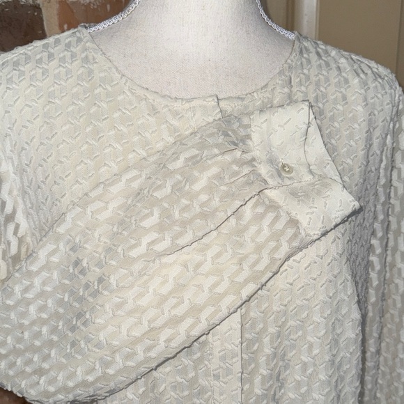 Talbots Sheer Cream Ivory White Chain Textured Top Lightweight Button Up Sz 8 - Picture 4 of 12